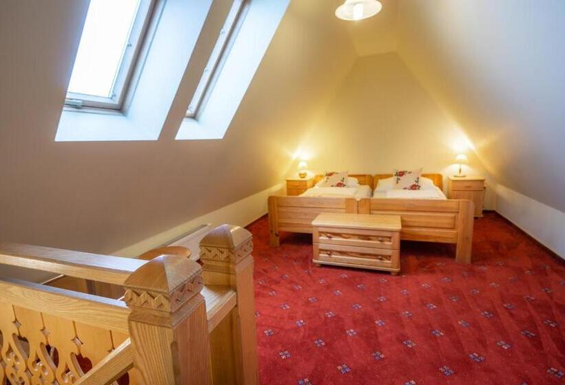 اتاق استاندارد چهار تخته, Willa Monte Rosa