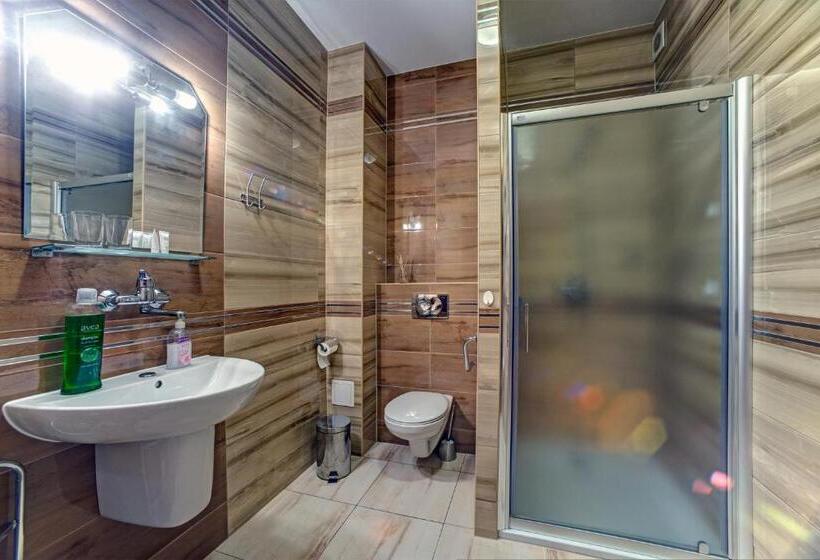 スタンダードルーム, I Restauracja Bona