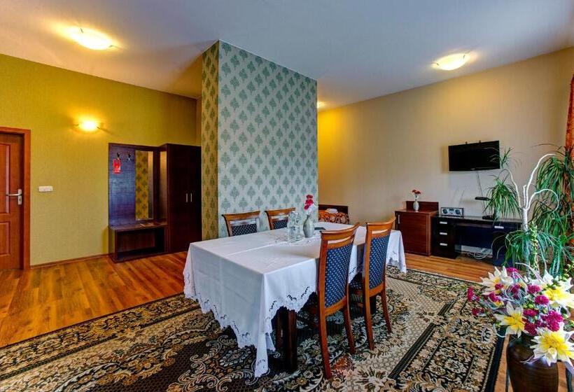 リバービュースタンダードルーム, I Restauracja Bona