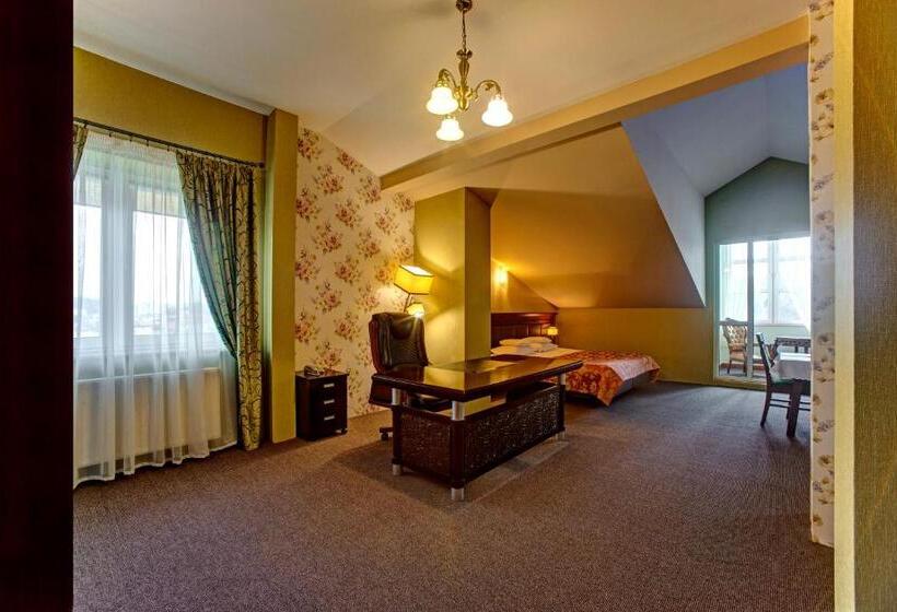 ファミリールーム, I Restauracja Bona