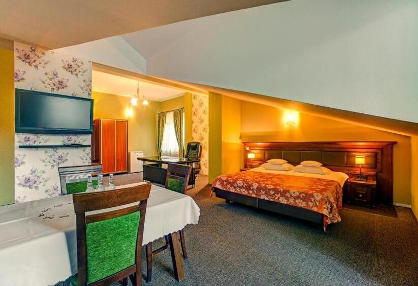 ファミリールーム, I Restauracja Bona