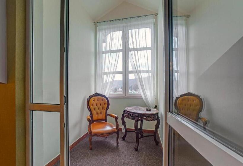 ファミリールーム, I Restauracja Bona