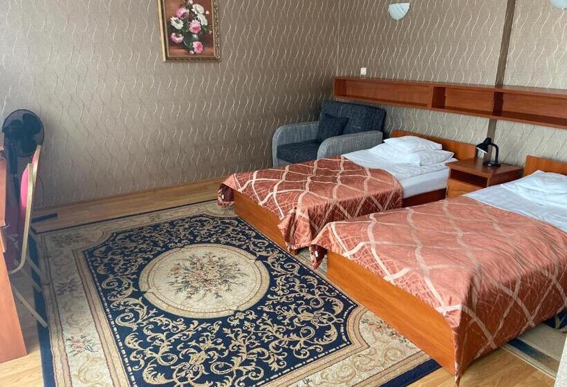 スタンダードトリプルルーム, I Restauracja Bona