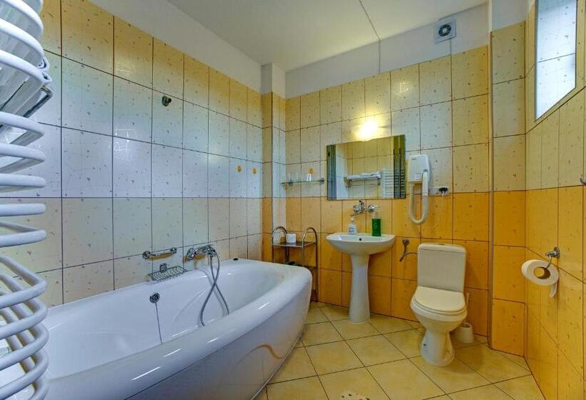 スタンダードトリプルルーム, I Restauracja Bona