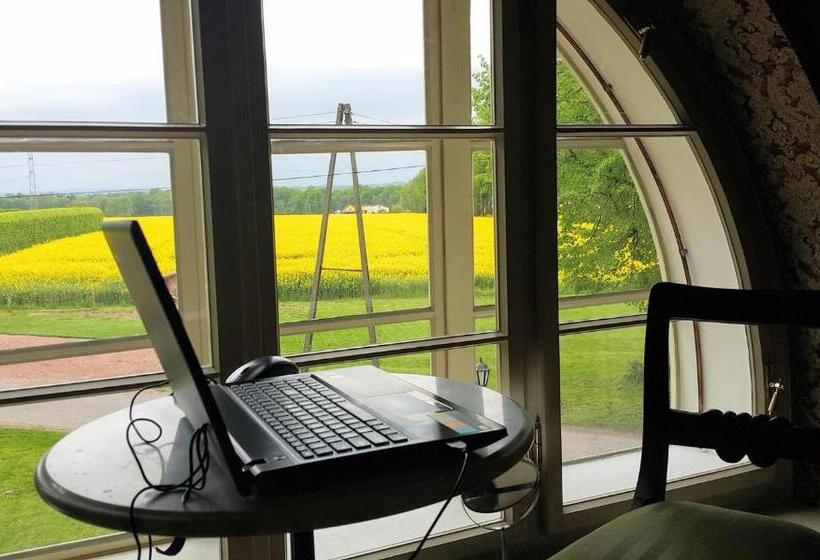 デラックスルーム, Pałac Bażantarnia