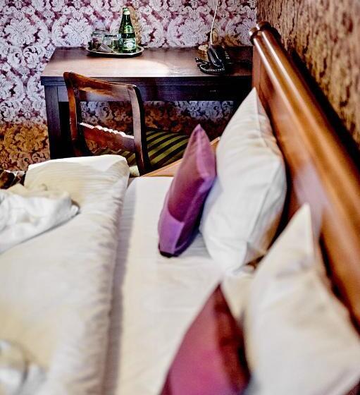 デラックスルーム, Pałac Bażantarnia