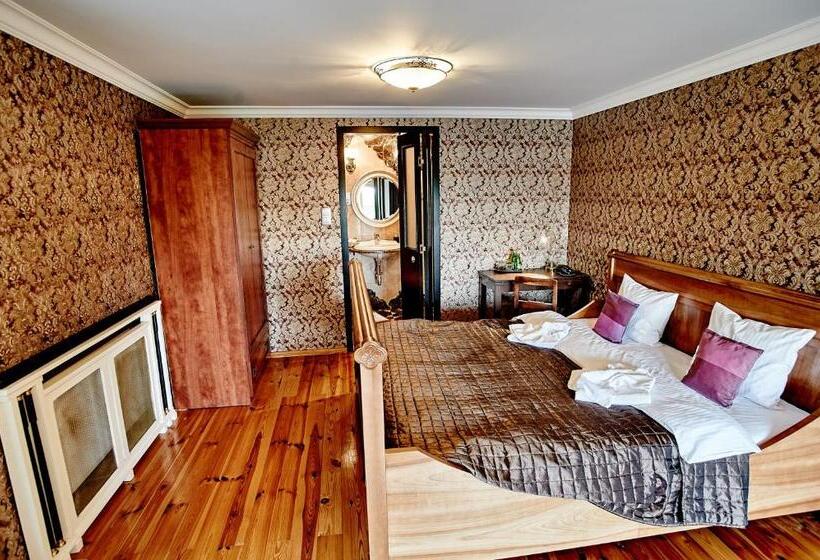 デラックスルーム, Pałac Bażantarnia