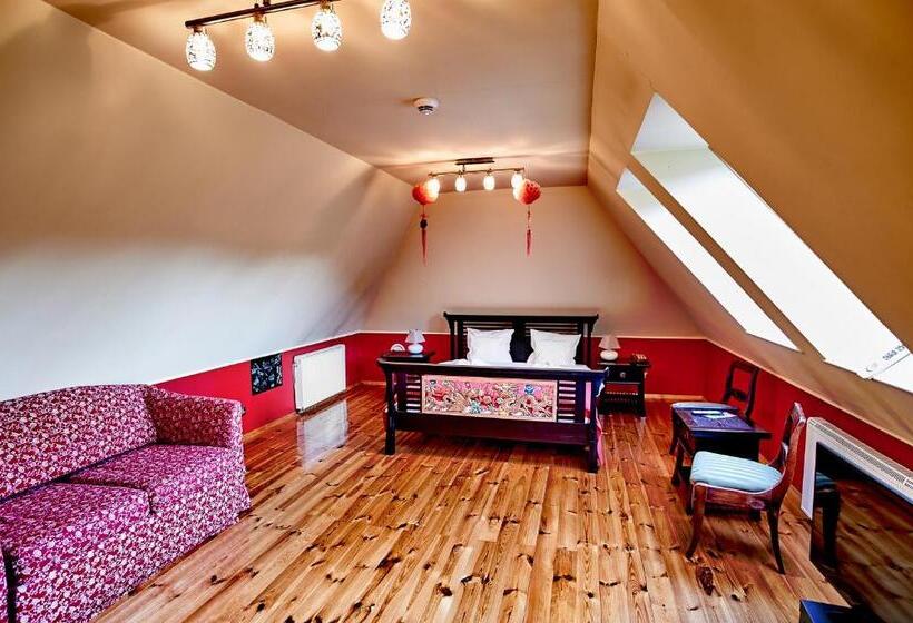 デラックストリプルルーム, Pałac Bażantarnia