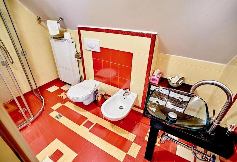 デラックストリプルルーム, Pałac Bażantarnia