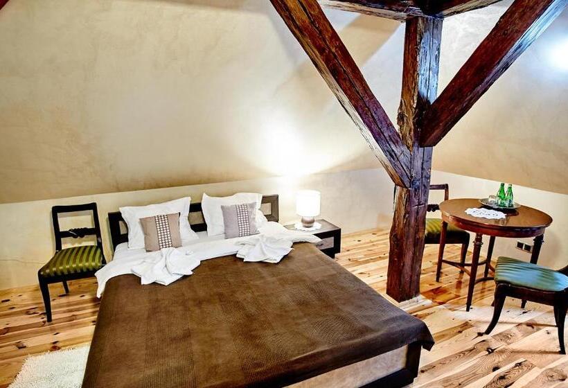 コンフォートルーム, Pałac Bażantarnia