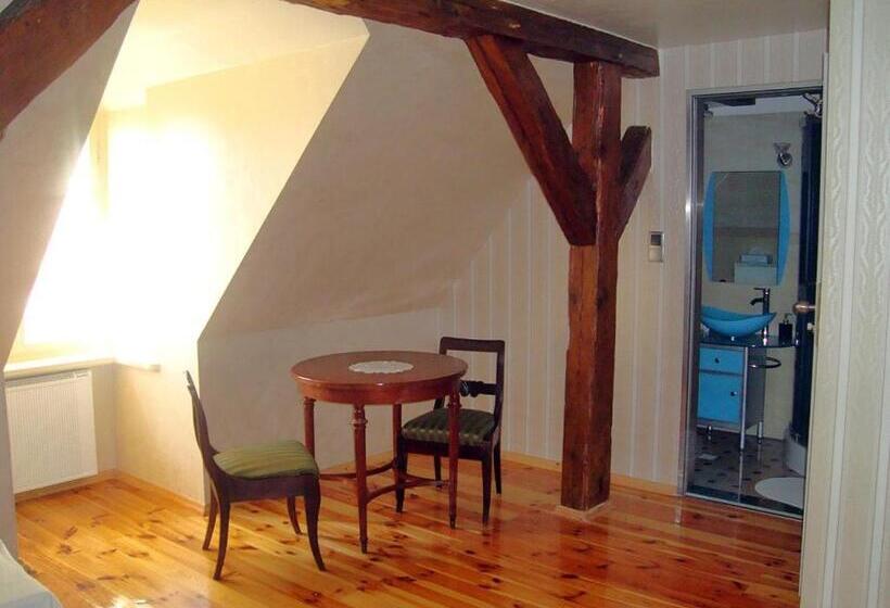 コンフォートルーム, Pałac Bażantarnia