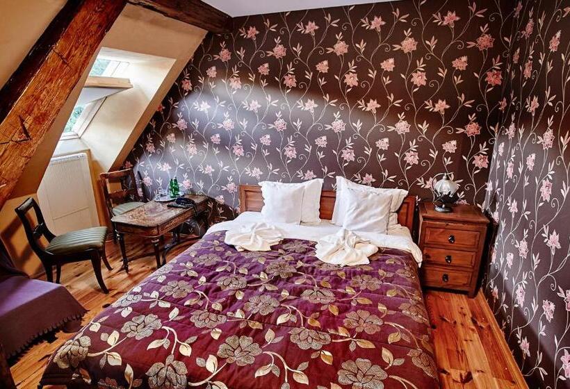 コンフォートルーム, Pałac Bażantarnia