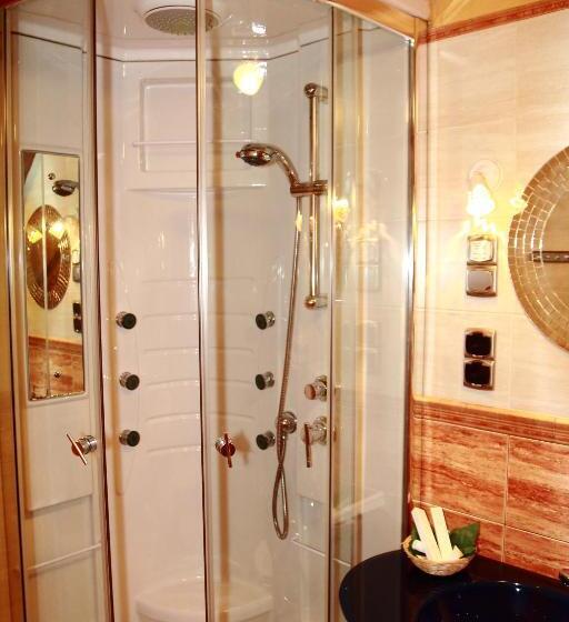 コンフォートルーム, Pałac Bażantarnia