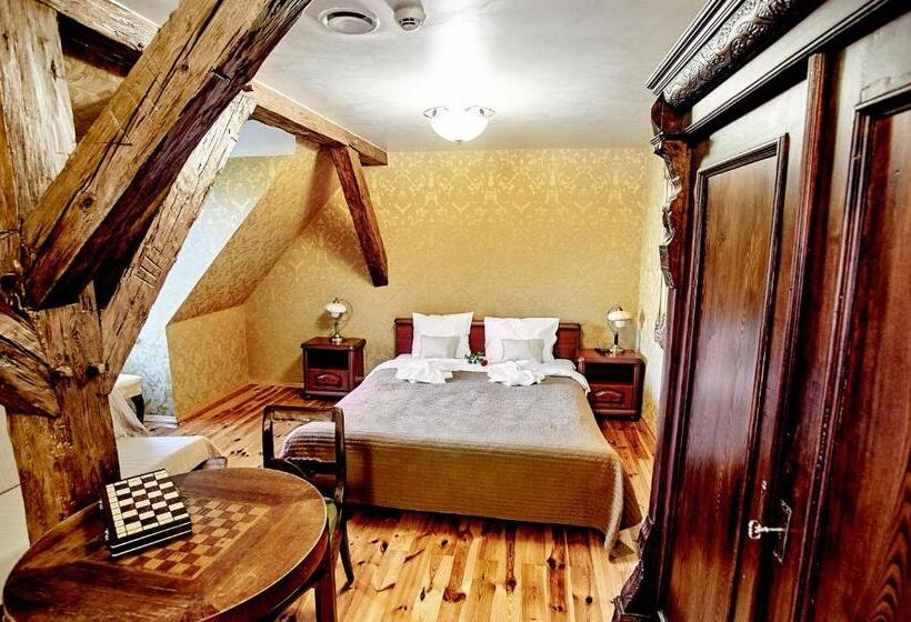 デラックスルーム, Pałac Bażantarnia