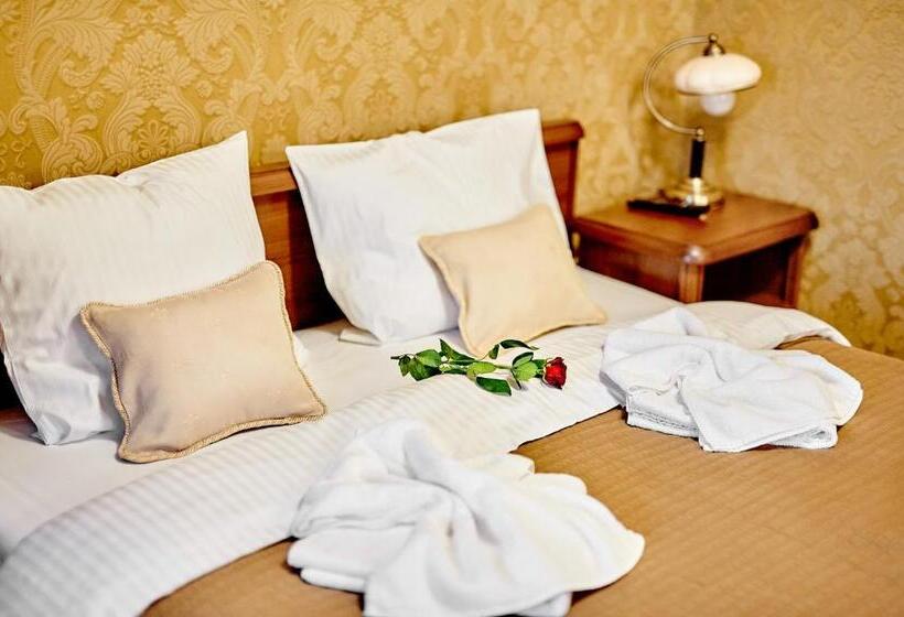 デラックスルーム, Pałac Bażantarnia