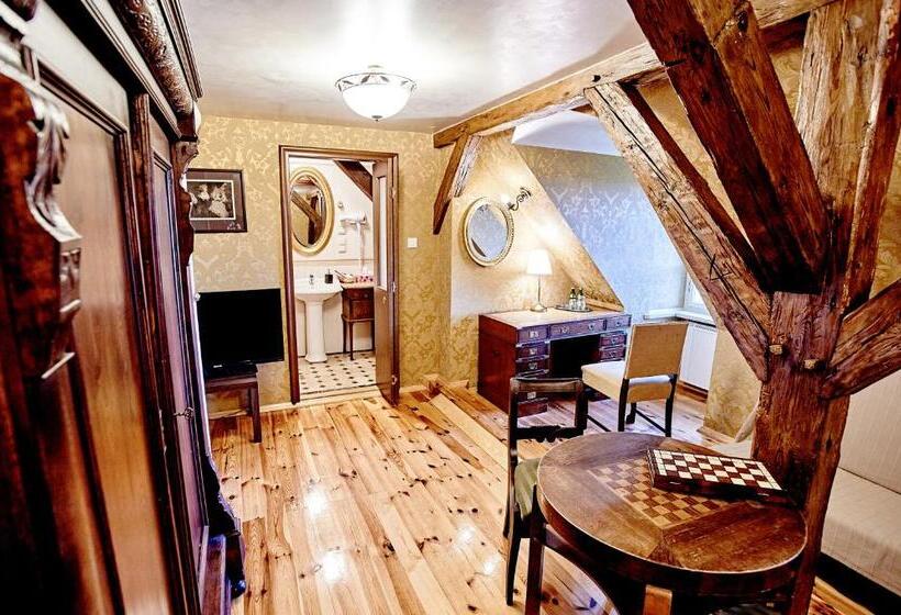 デラックスルーム, Pałac Bażantarnia