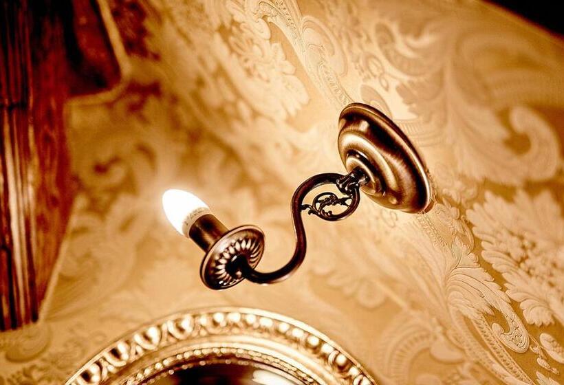 デラックスルーム, Pałac Bażantarnia