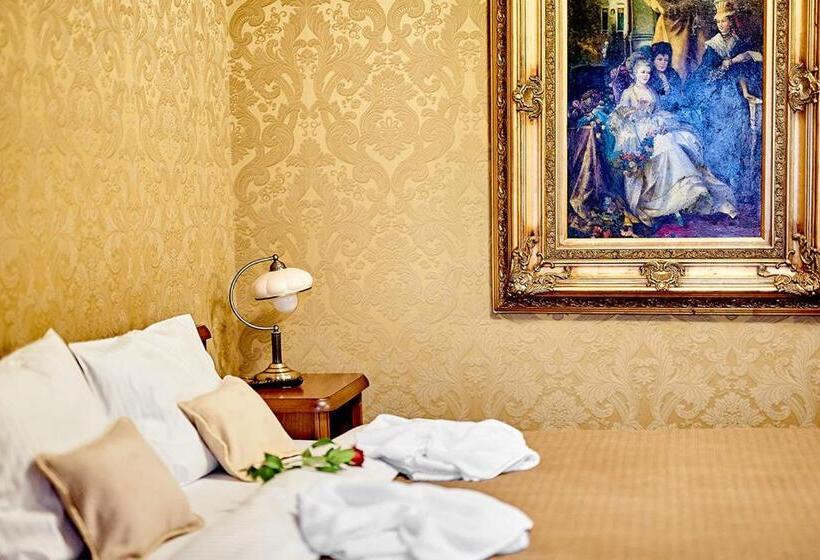 デラックスルーム, Pałac Bażantarnia