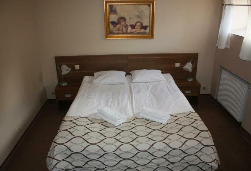 חדר סטנדרט, Paria