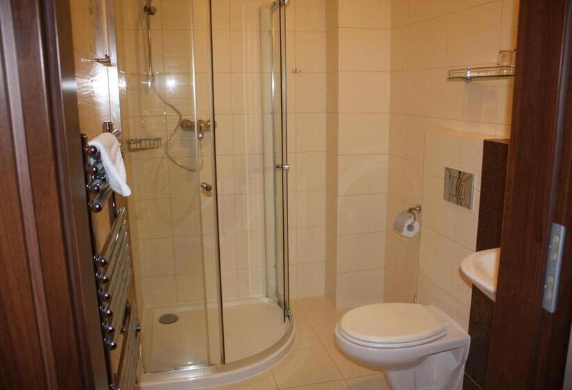 חדר סטודיו סטנדרד, Paria