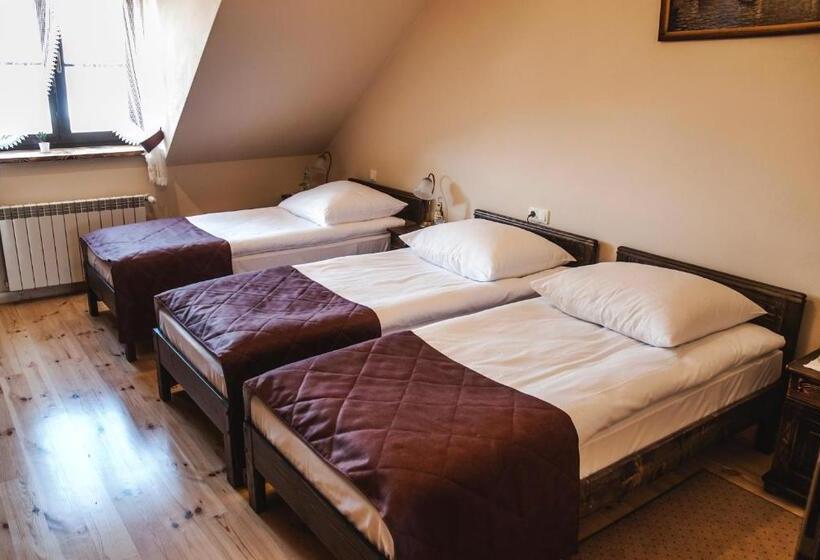 标准三人间, Pod Kogutkiem