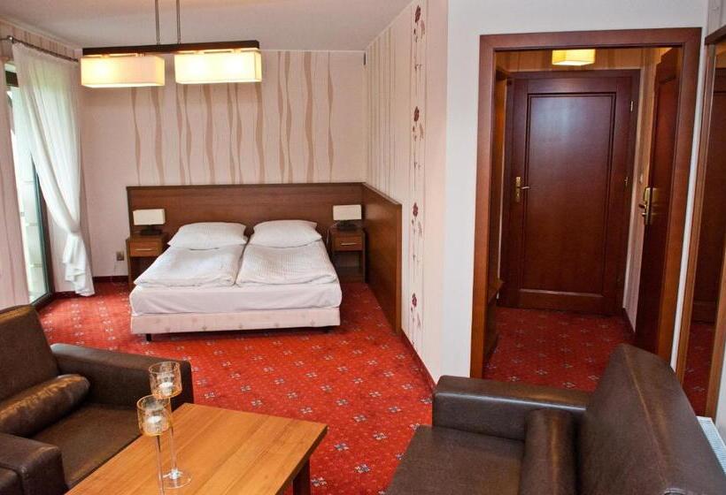 חדר קלאסי לשלושה, & Restauracja Timberland