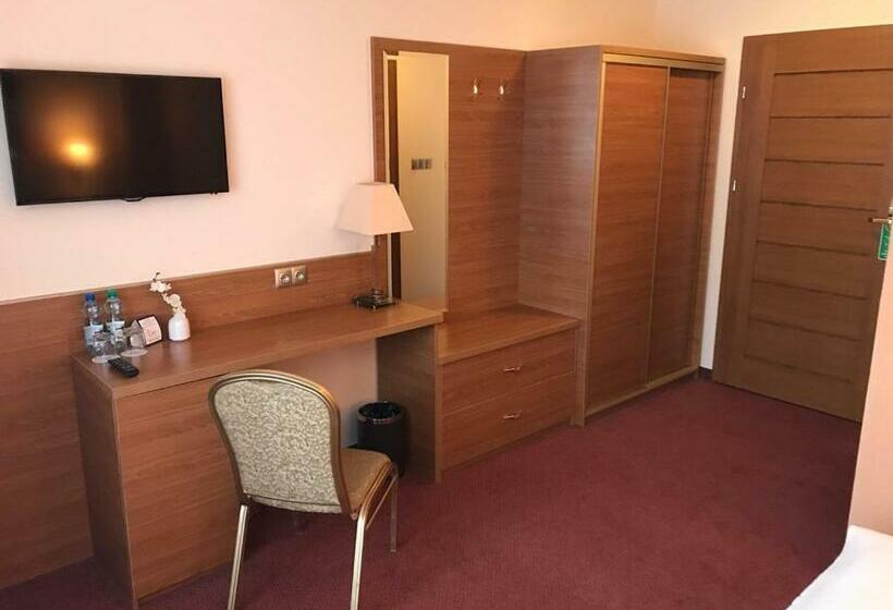 标准单人间, Restauracja Willa Radwan