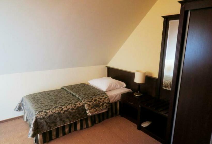 اتاق استاندارد یک نفره, Robert's Port