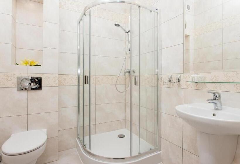 اتاق سوپریور, Robert's Port