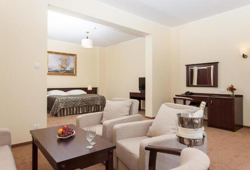 اتاق سوپریور, Robert's Port