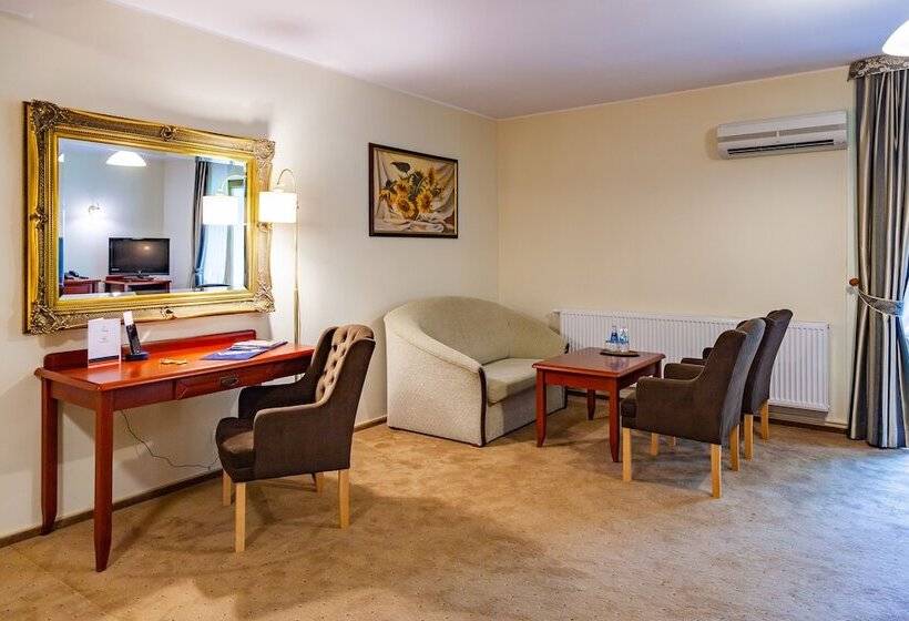 اتاق سوپریور, Robert's Port