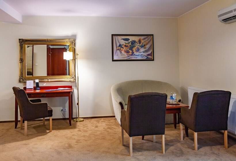 اتاق سوپریور, Robert's Port