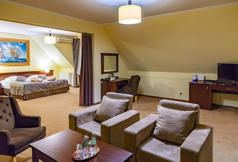 اتاق لوکس, Robert's Port