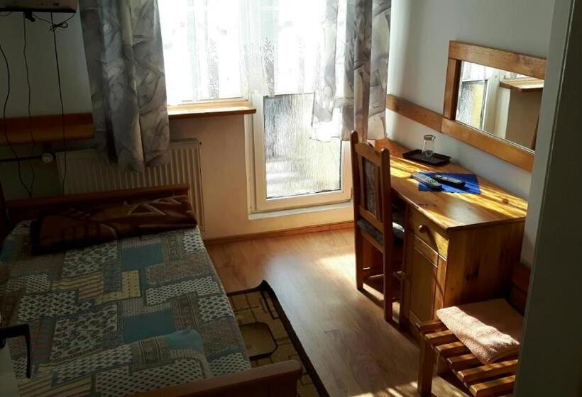 غرفة قياسية فردية حمام مشترك, Staropolski