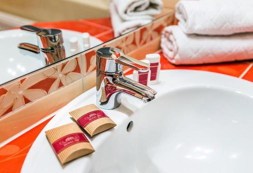 חדר דלוקס, Tm