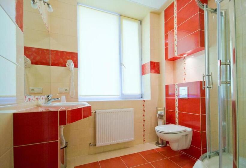 חדר דלוקס, Tm