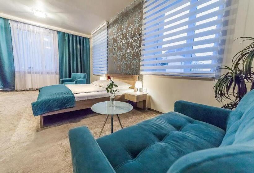 חדר דלוקס, Tm