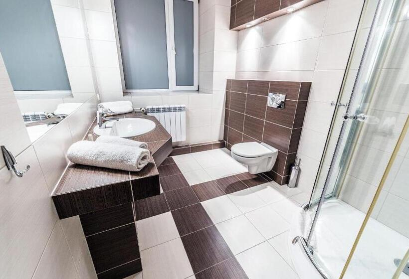 חדר דלוקס, Tm