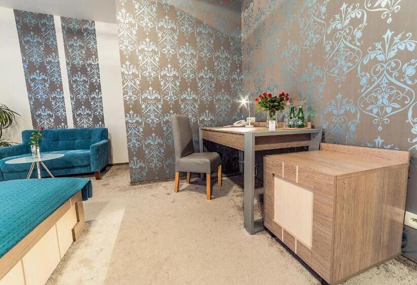 חדר דלוקס, Tm