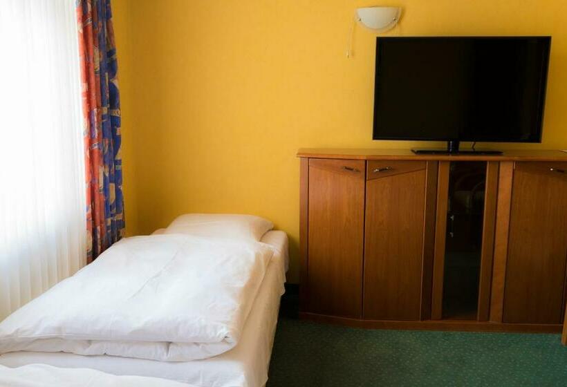 Номер Стандарт Трехместный, Motel Petro