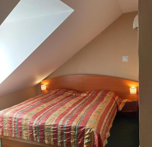 اتاق استاندارد سه نفره, Motel Petro