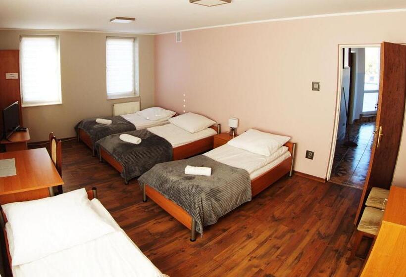 חדר סטנדרט לארבעה, Motel Wig