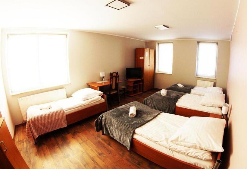 חדר סטנדרט לארבעה, Motel Wig