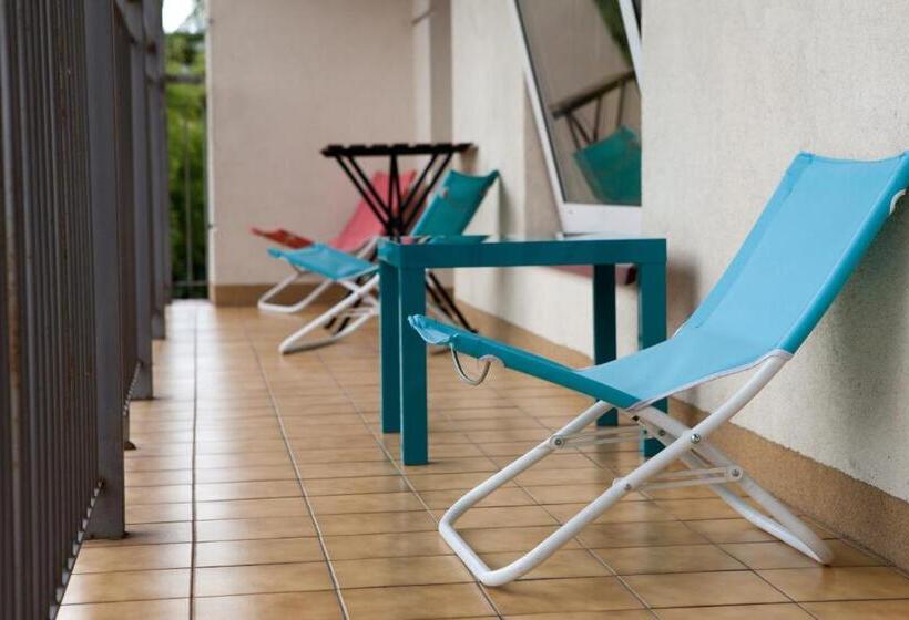 חדר סטנדרטי לארבעה עם חדר אמבטיה משותף, Pepe Hostel