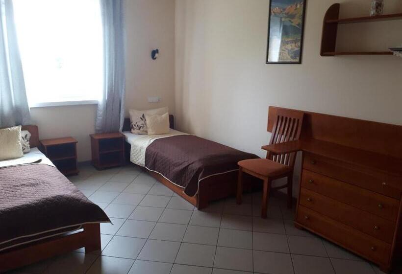 スタンダードトリプルルーム, Agal Zieleniec