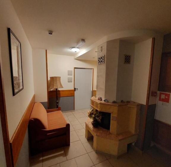 ファミリールーム, Agal Zieleniec