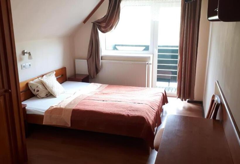 ベーシックルーム, Agal Zieleniec