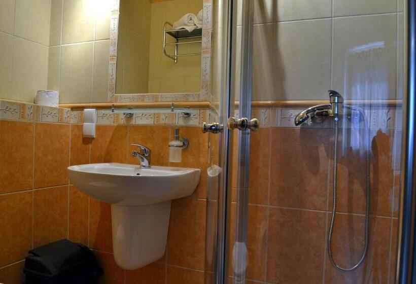 ファミリールーム, Agal Zieleniec