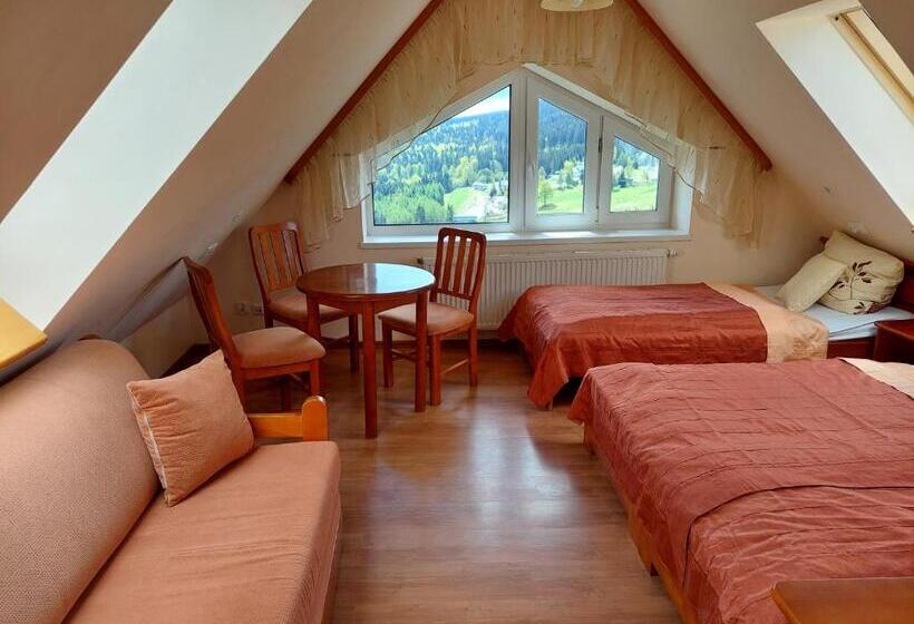 ファミリールーム, Agal Zieleniec