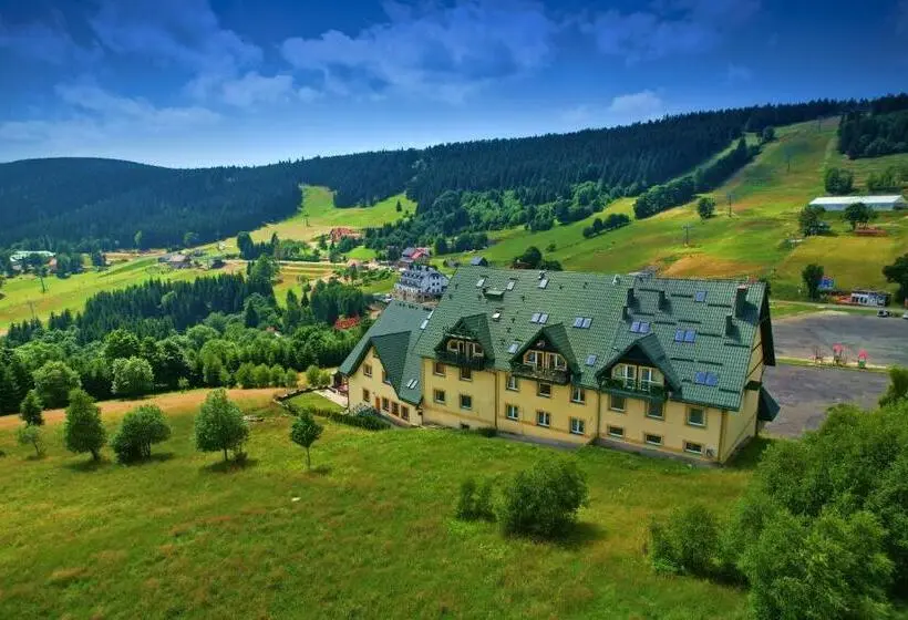 ファミリールーム, Agal Zieleniec